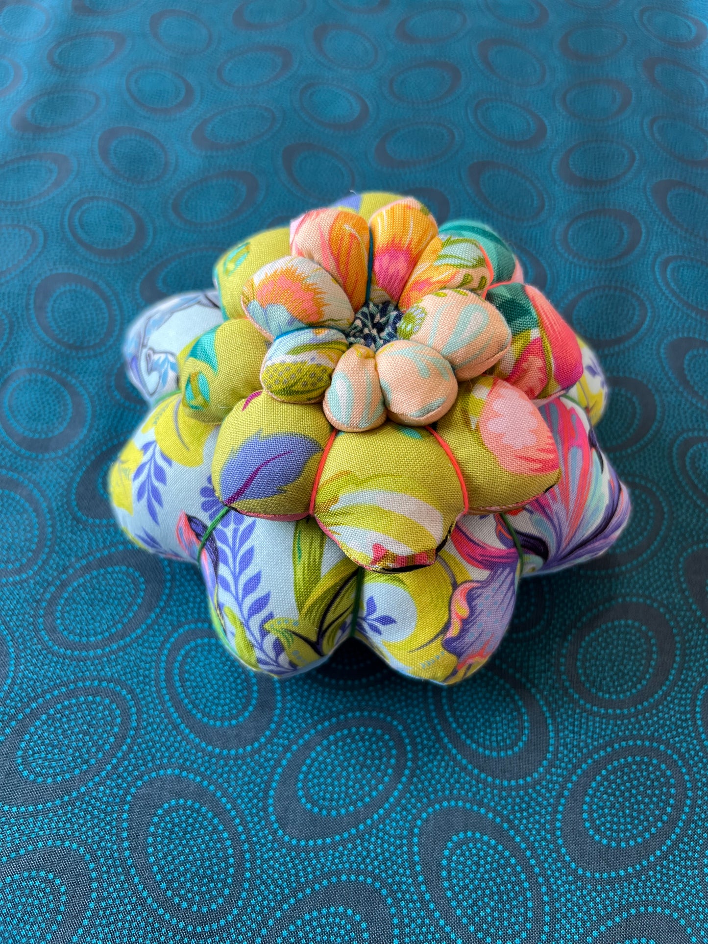 TULA PINK - PIN CUSHION || TP001.TULA1
