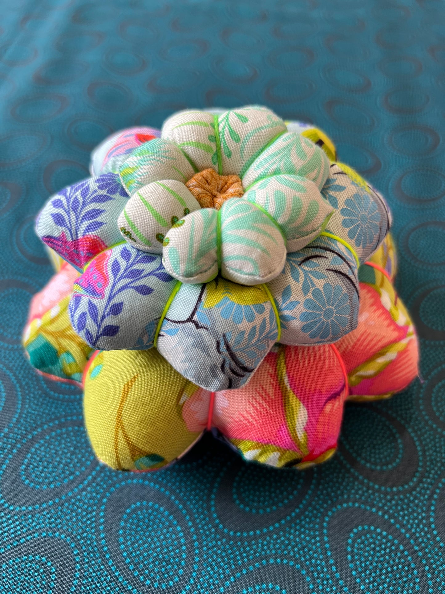 TULA PINK - PIN CUSHION || TP001.TULA1